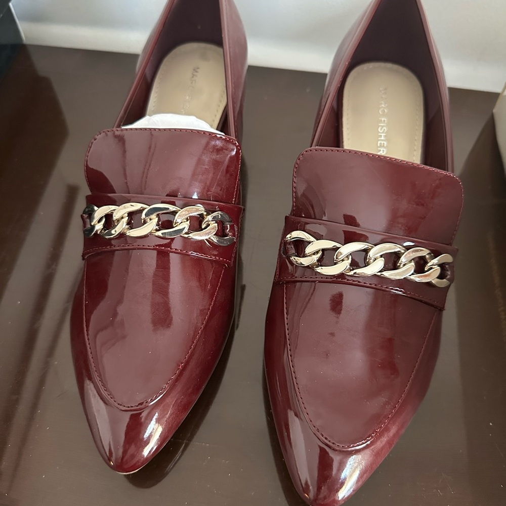 Vince Camuto Red Flats with Gold Chain Detail
